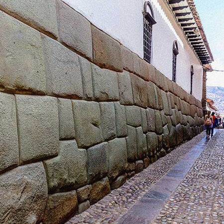 12 Angled Stone in Cusco